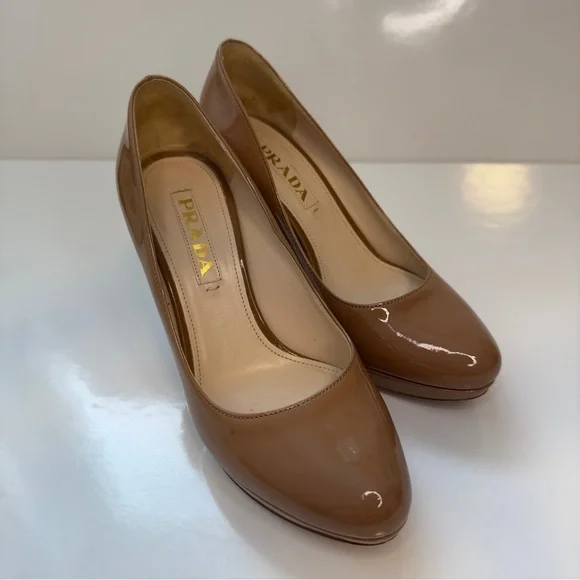 Like new! Authentic Prada Nude Patent Leather Platform Pumps – Size 36 - Picture 11 of 12